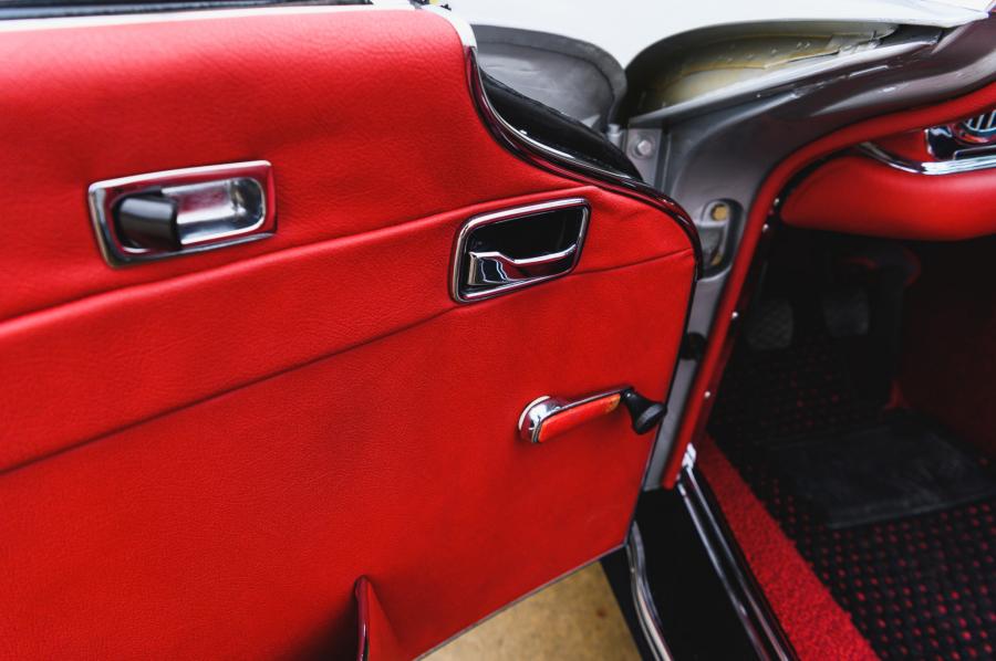 Детали интерьера Mercedes-Benz 280 SL (W113) 1969 года  (EU) (фото 104 из 141)